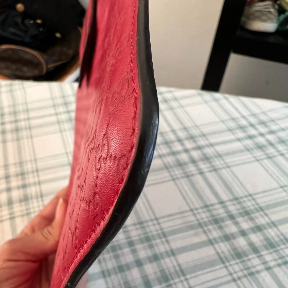BEAUTIFUL RED GUCCI DOCUMENT OR LAPTOP CASE.MINOR DAMAGE 9" wide and 10" long - Picture 4 of 5